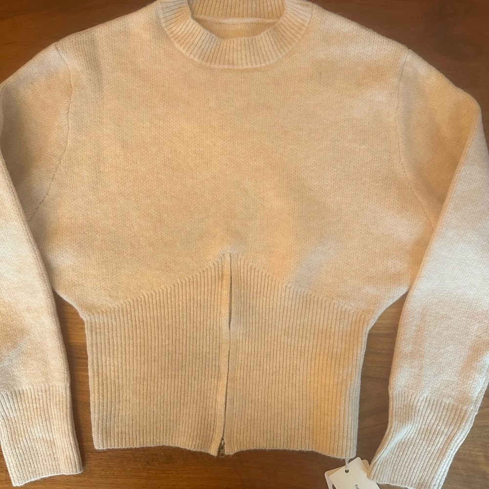 Chic Cream Women's Crew Neck Sweater